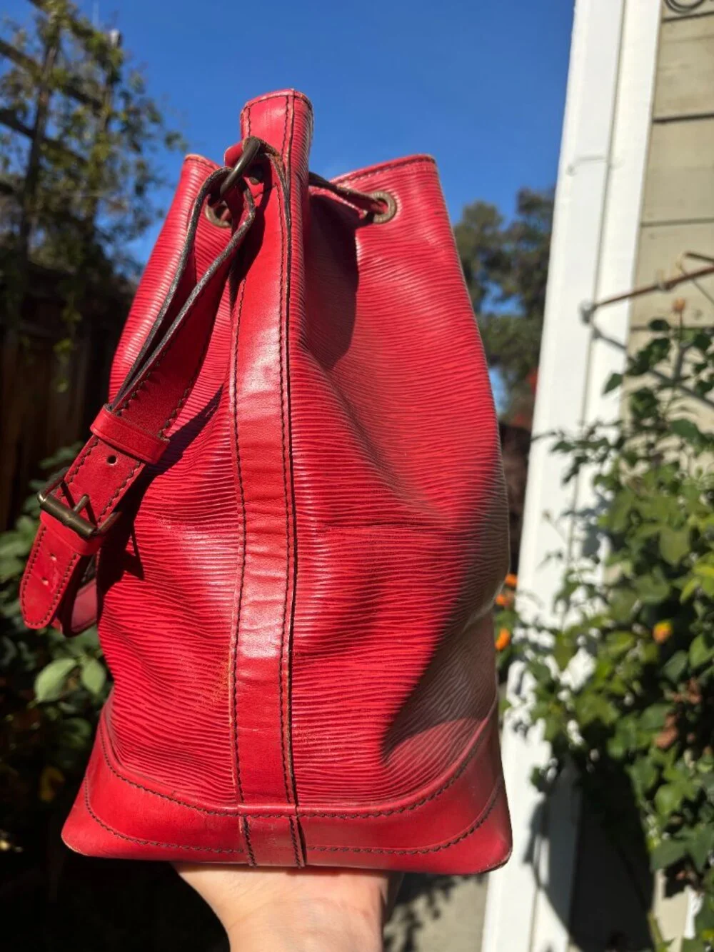 Authentic Louis Vuitton Red Neo Shoulder EPI RED - Picture 6 of 16